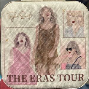 Tour Portable Jewelry Box for Rings, Necklaces, Bracelets, Earrings